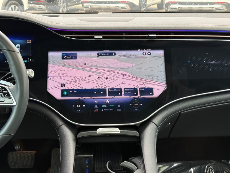 Mercedes-Benz EQS Vehicle Full-screen Gallery Image 14
