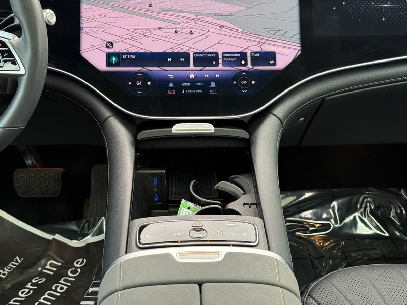 Mercedes-Benz EQS Vehicle Full-screen Gallery Image 15