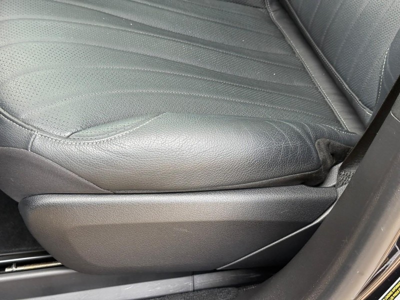 Mercedes-Benz EQS Vehicle Full-screen Gallery Image 20