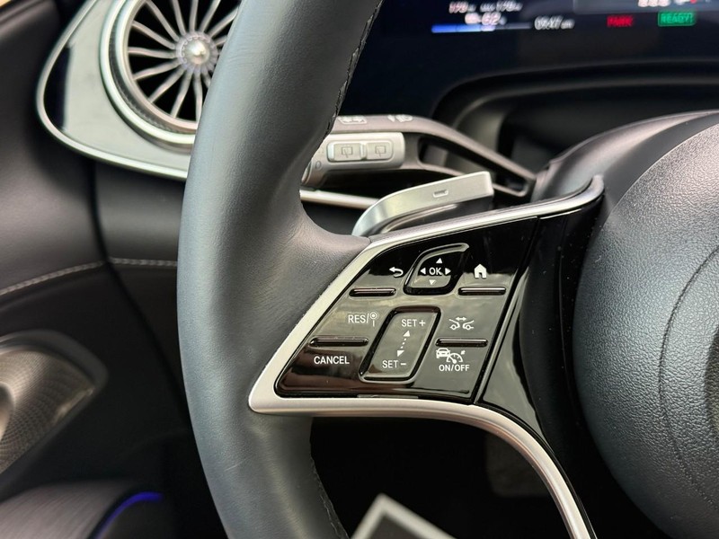 Mercedes-Benz EQS Vehicle Full-screen Gallery Image 21