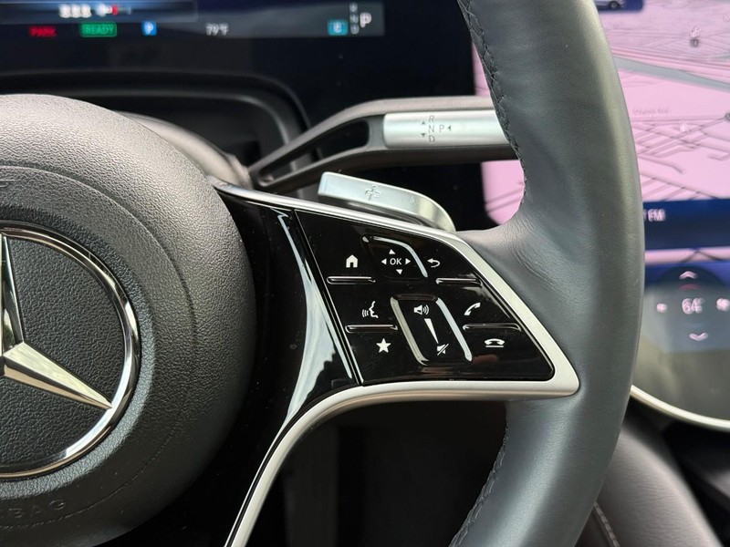 Mercedes-Benz EQS Vehicle Full-screen Gallery Image 22