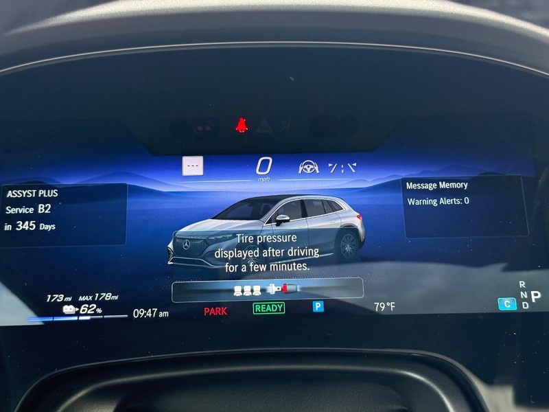 Mercedes-Benz EQS Vehicle Full-screen Gallery Image 23