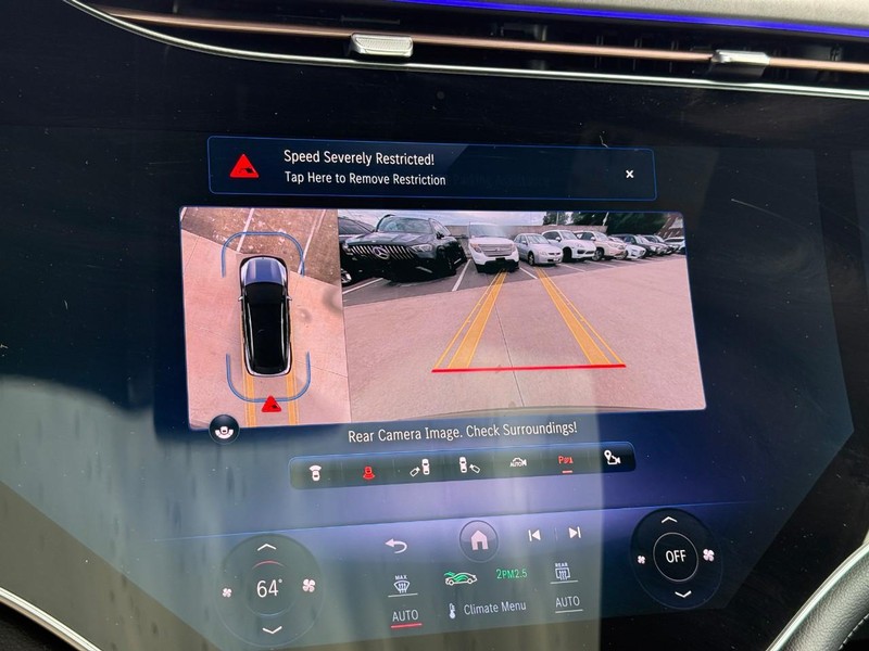 Mercedes-Benz EQS Vehicle Full-screen Gallery Image 24