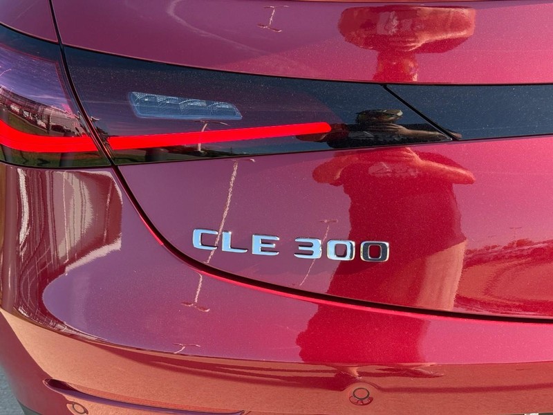 Mercedes-Benz CLE Vehicle Full-screen Gallery Image 4