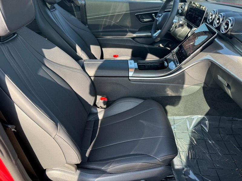Mercedes-Benz CLE Vehicle Full-screen Gallery Image 7