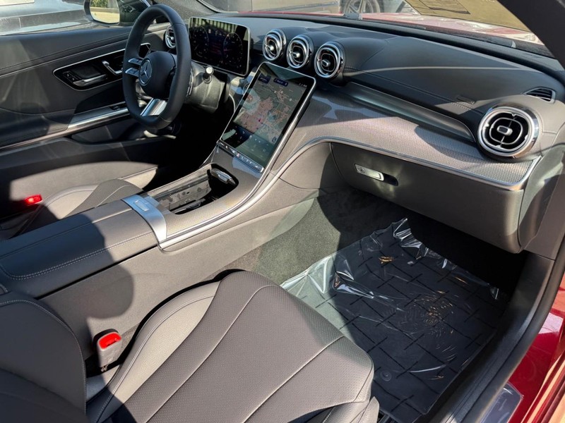 Mercedes-Benz CLE Vehicle Full-screen Gallery Image 8