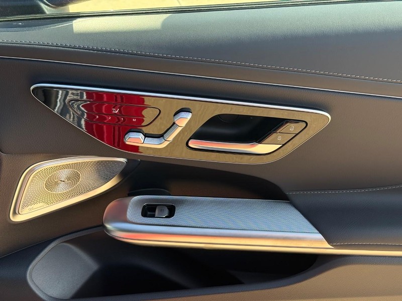 Mercedes-Benz CLE Vehicle Full-screen Gallery Image 9