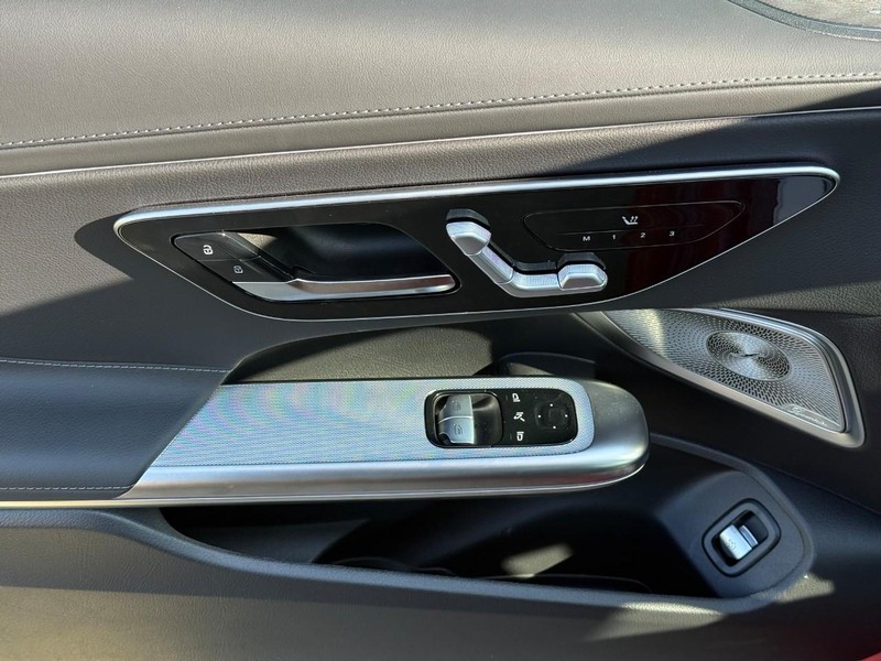 Mercedes-Benz CLE Vehicle Full-screen Gallery Image 10