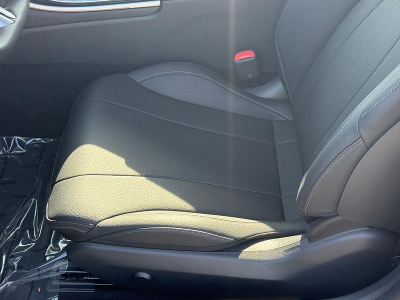 Mercedes-Benz CLE Vehicle Full-screen Gallery Image 12