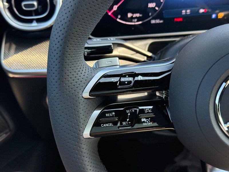 Mercedes-Benz CLE Vehicle Full-screen Gallery Image 13