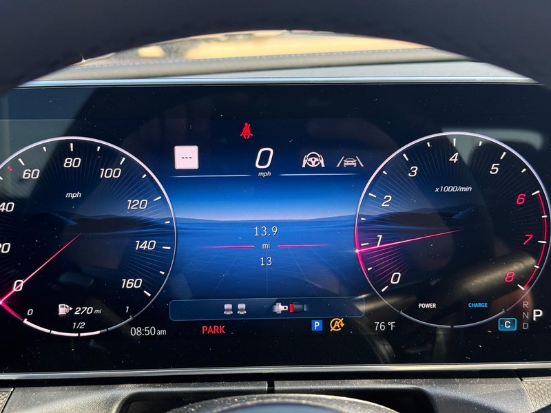 Mercedes-Benz CLE Vehicle Full-screen Gallery Image 15