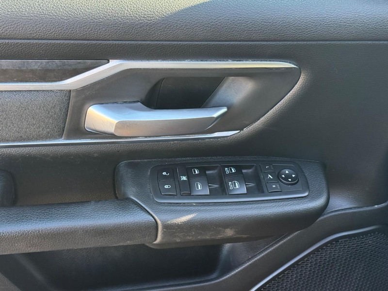 Ram 1500 Vehicle Full-screen Gallery Image 16