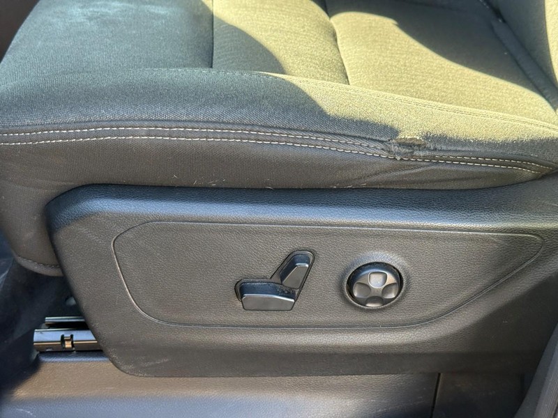 Ram 1500 Vehicle Full-screen Gallery Image 18