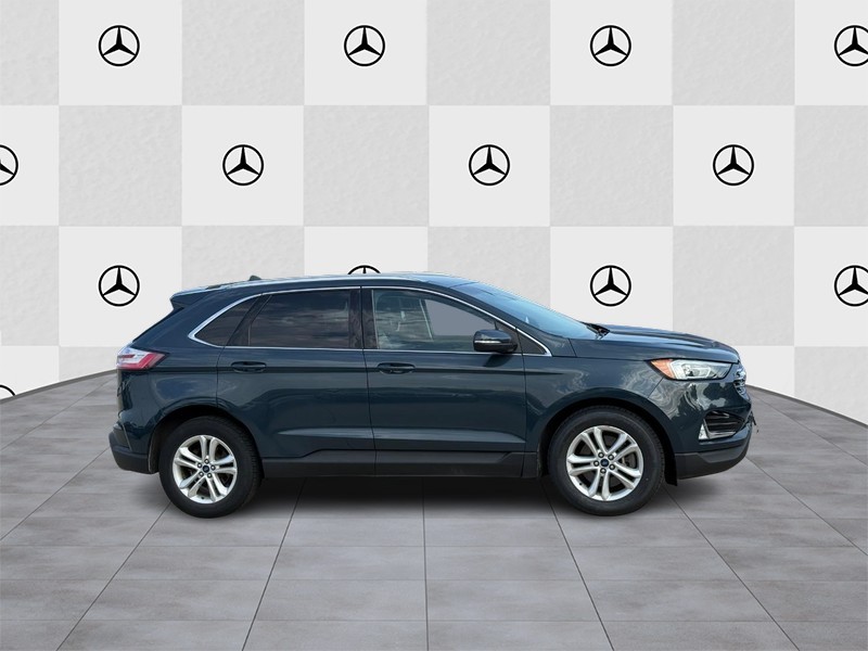 Ford Edge Vehicle Full-screen Gallery Image 2