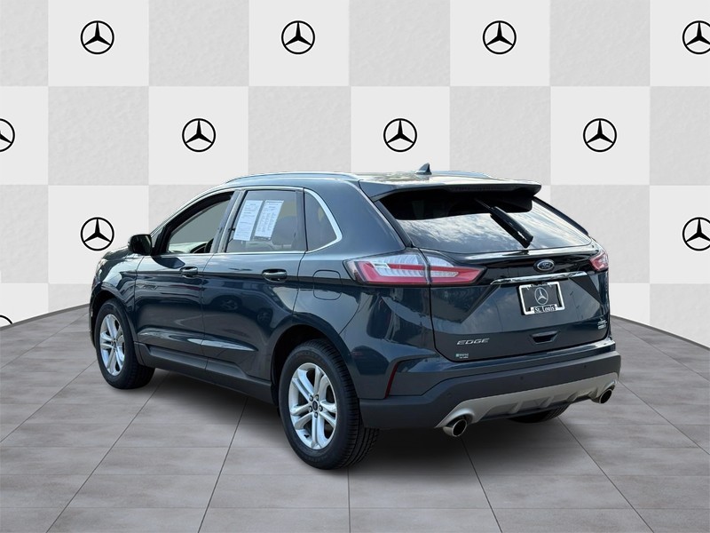 Ford Edge Vehicle Full-screen Gallery Image 4