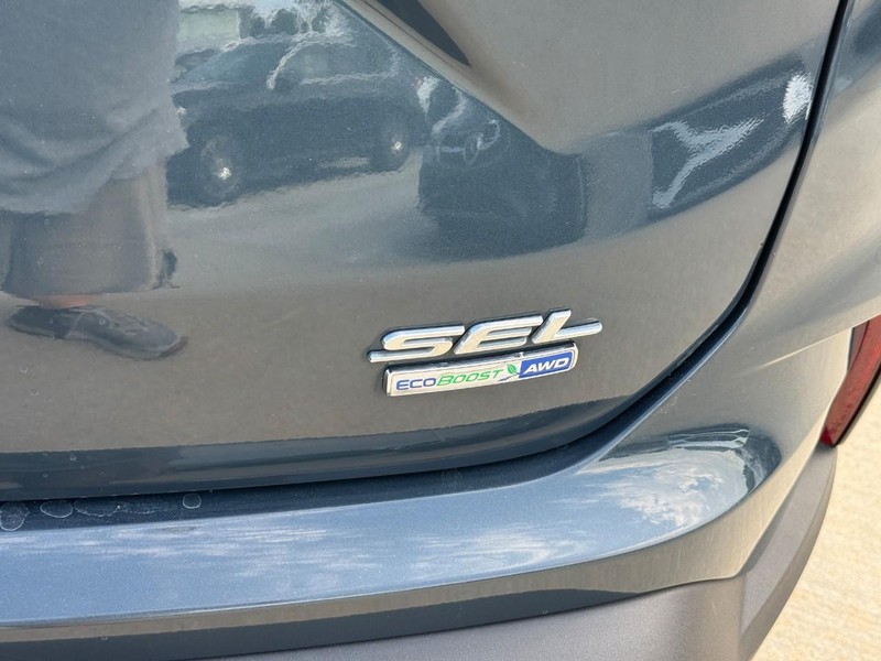 Ford Edge Vehicle Full-screen Gallery Image 10