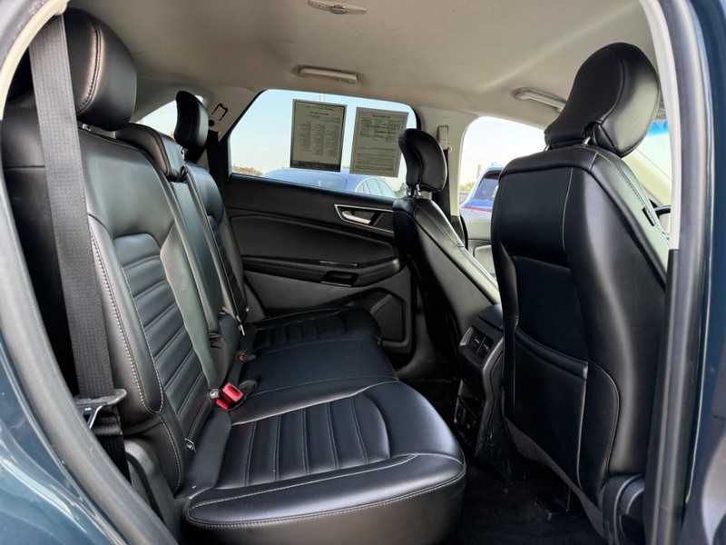 Ford Edge Vehicle Full-screen Gallery Image 11