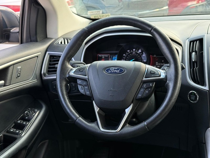 Ford Edge Vehicle Full-screen Gallery Image 13