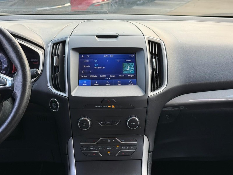 Ford Edge Vehicle Full-screen Gallery Image 14