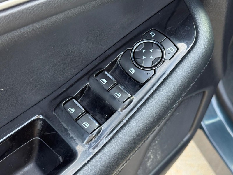 Ford Edge Vehicle Full-screen Gallery Image 17