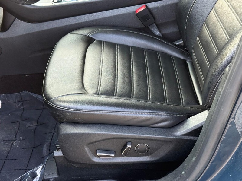 Ford Edge Vehicle Full-screen Gallery Image 18