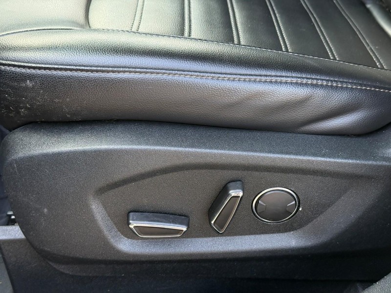 Ford Edge Vehicle Full-screen Gallery Image 19