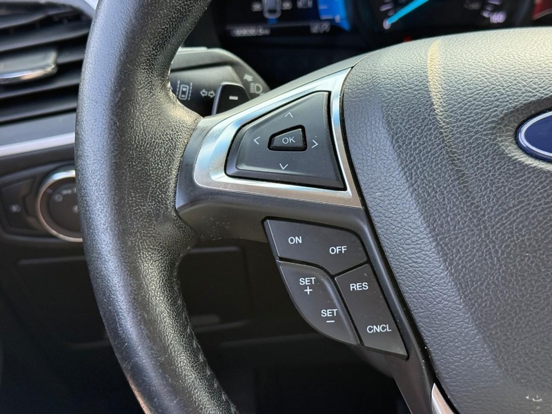 Ford Edge Vehicle Full-screen Gallery Image 20