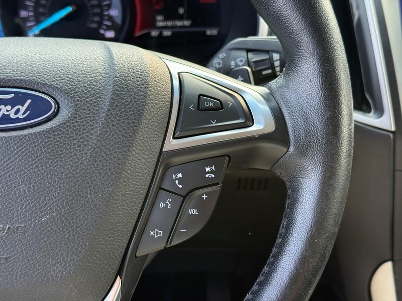 Ford Edge Vehicle Full-screen Gallery Image 21