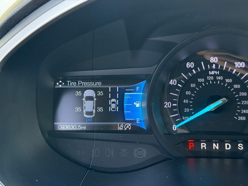 Ford Edge Vehicle Full-screen Gallery Image 22