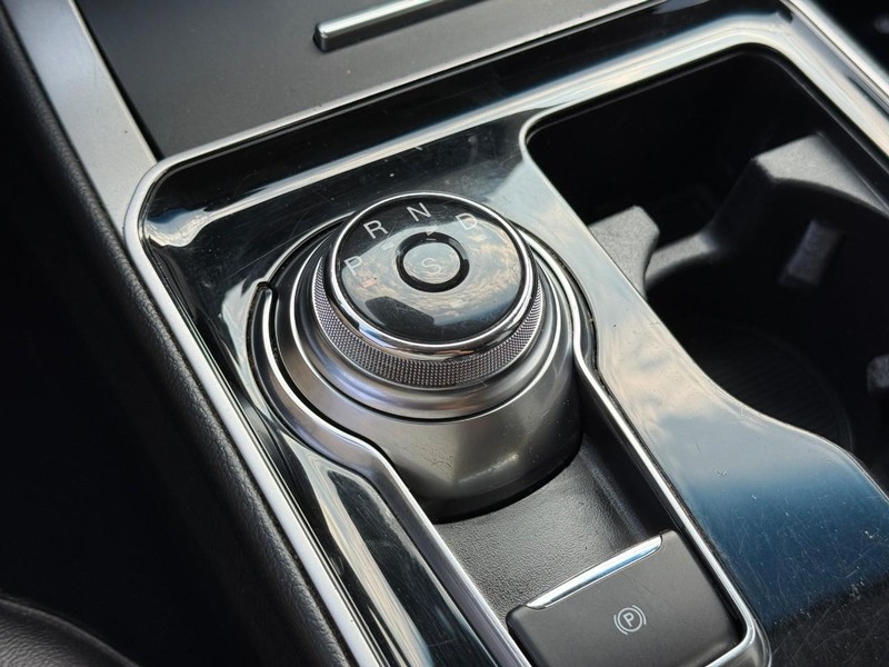 Ford Edge Vehicle Full-screen Gallery Image 23