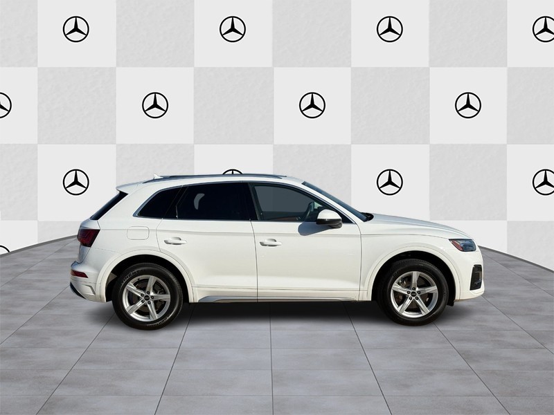 Audi Q5 Vehicle Full-screen Gallery Image 2