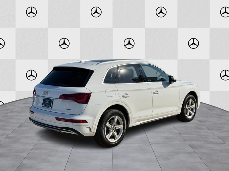 Audi Q5 Vehicle Full-screen Gallery Image 3