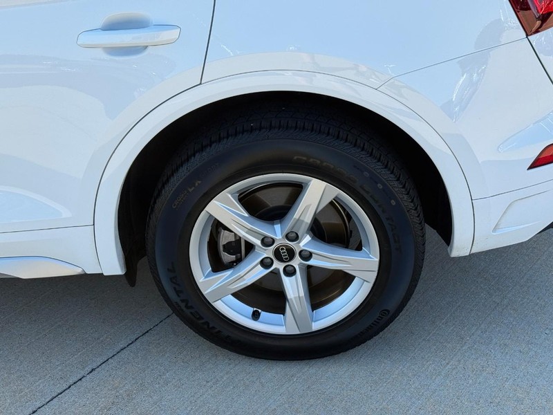 Audi Q5 Vehicle Full-screen Gallery Image 8