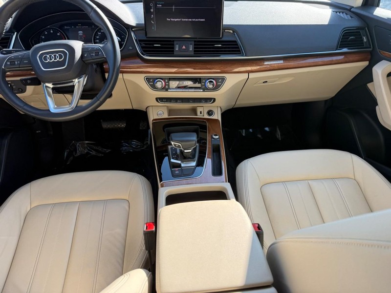 Audi Q5 Vehicle Full-screen Gallery Image 12