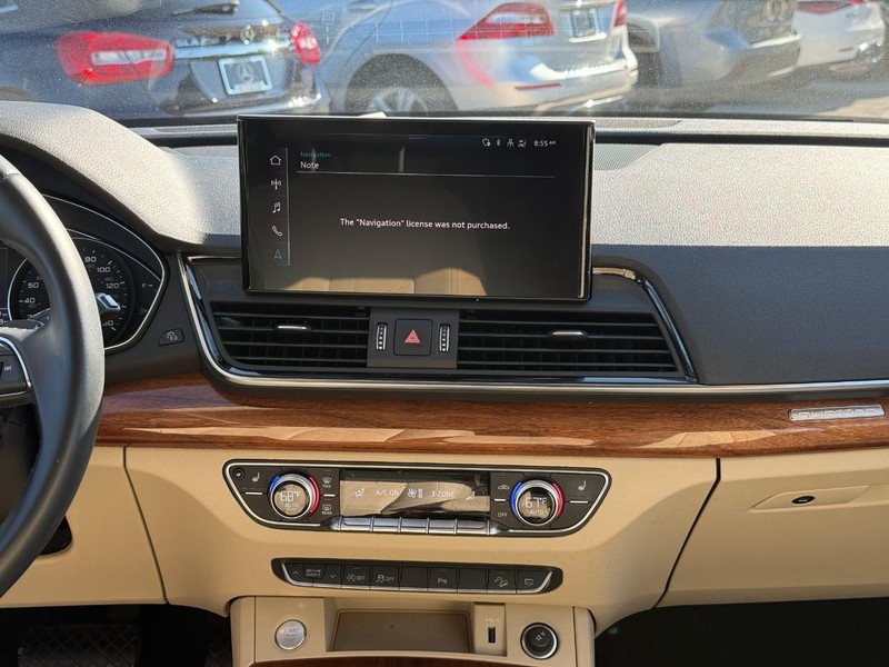 Audi Q5 Vehicle Full-screen Gallery Image 14