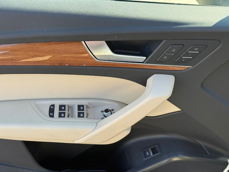 Audi Q5 Vehicle Full-screen Gallery Image 17