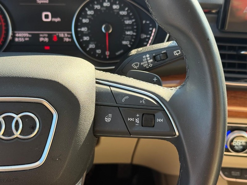 Audi Q5 Vehicle Full-screen Gallery Image 22