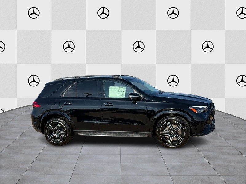 Mercedes-Benz GLE Vehicle Full-screen Gallery Image 2