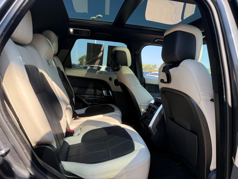 Land Rover Range Rover Sport Vehicle Full-screen Gallery Image 11