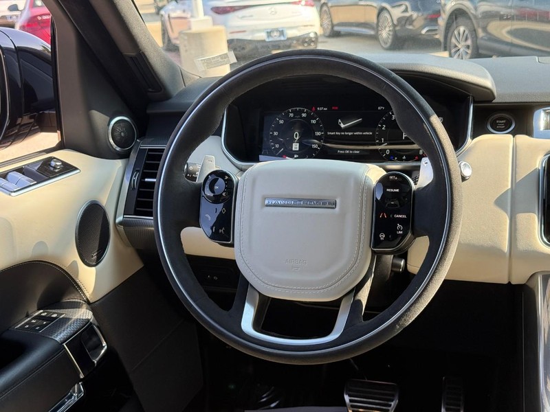 Land Rover Range Rover Sport Vehicle Full-screen Gallery Image 13