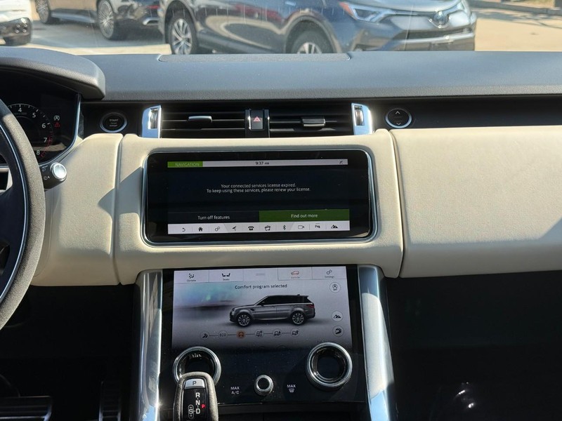 Land Rover Range Rover Sport Vehicle Full-screen Gallery Image 14
