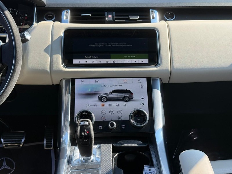 Land Rover Range Rover Sport Vehicle Full-screen Gallery Image 15