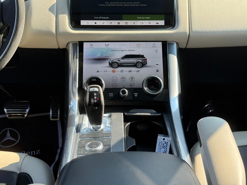 Land Rover Range Rover Sport Vehicle Full-screen Gallery Image 16