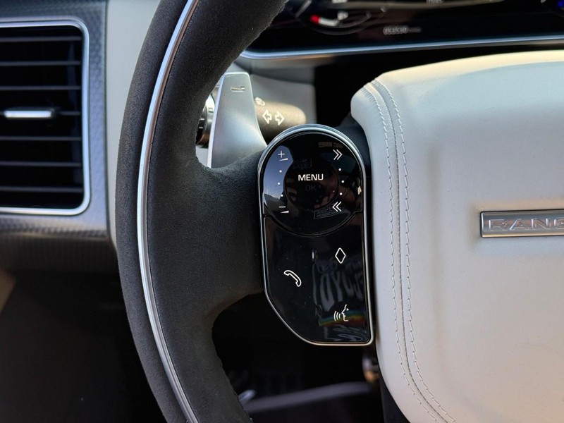 Land Rover Range Rover Sport Vehicle Full-screen Gallery Image 22