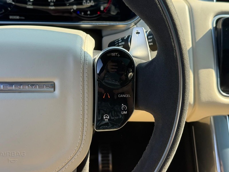 Land Rover Range Rover Sport Vehicle Full-screen Gallery Image 23