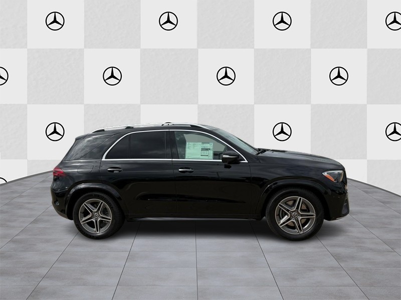 Mercedes-Benz GLE Vehicle Full-screen Gallery Image 2