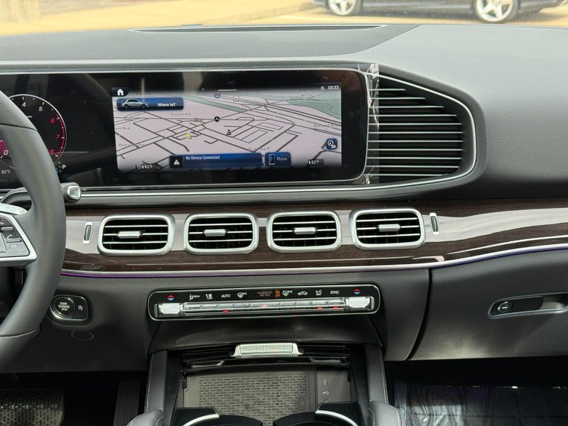 Mercedes-Benz GLE Vehicle Full-screen Gallery Image 11