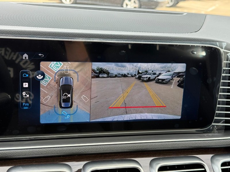 Mercedes-Benz GLE Vehicle Full-screen Gallery Image 20