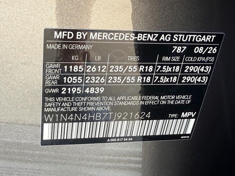 Mercedes-Benz GLA Vehicle Full-screen Gallery Image 19