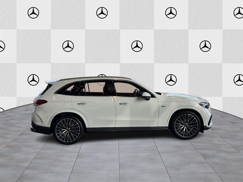 Mercedes-Benz GLC Vehicle Full-screen Gallery Image 2